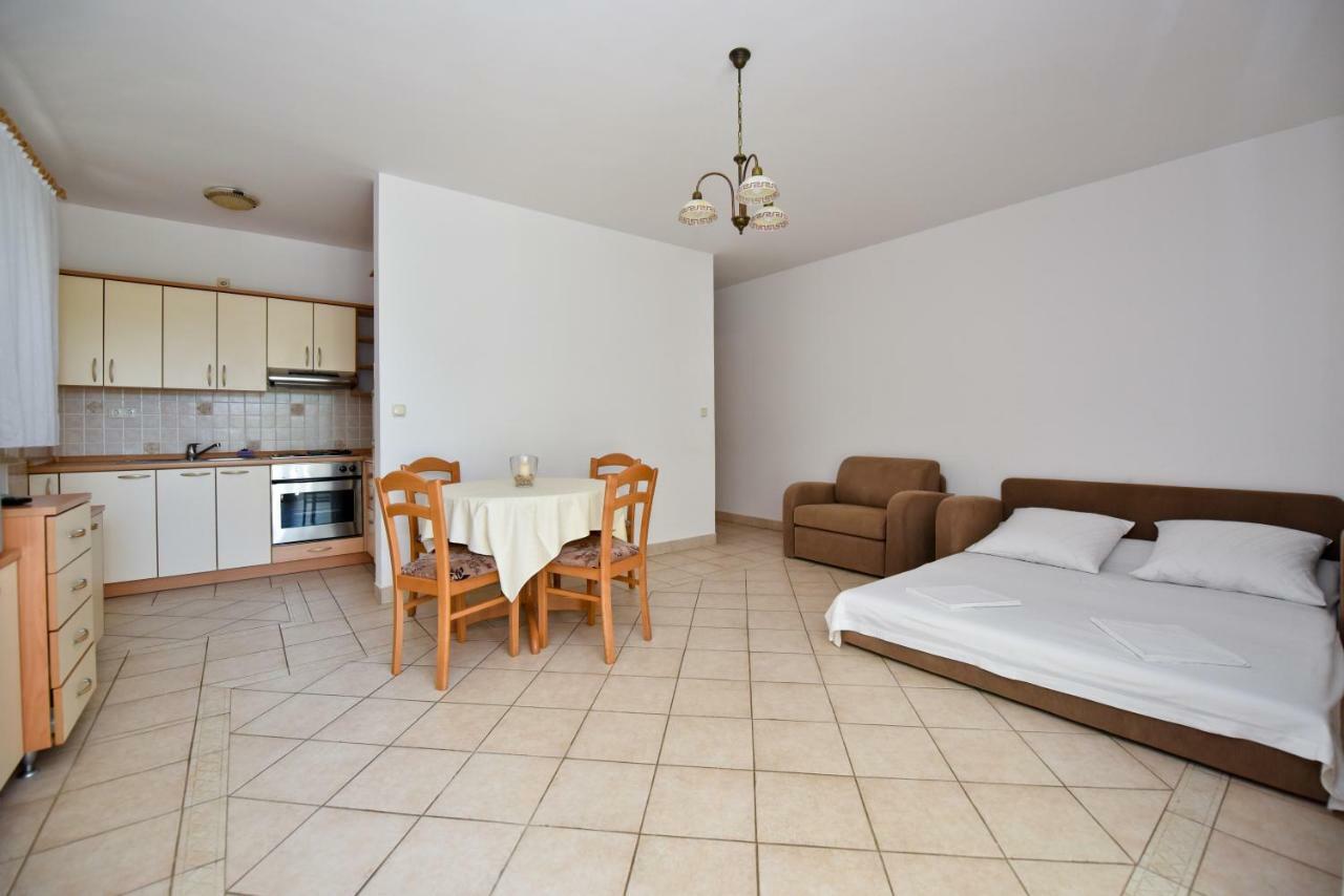 Milka Appartements Stara Novalja Kültér fotó